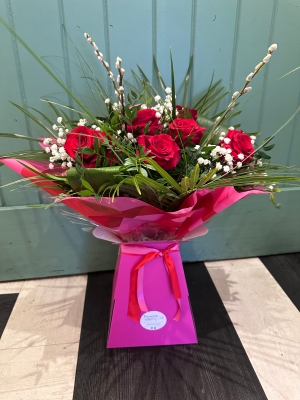 6 Red Rose & Gypsophila